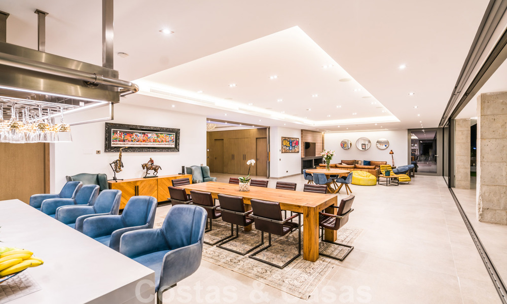 Adembenemende, ultramoderne, luxevilla te koop met panoramisch zeezicht in Nueva Andalucia, Marbella, op wandelafstand van Puerto Banus 39228