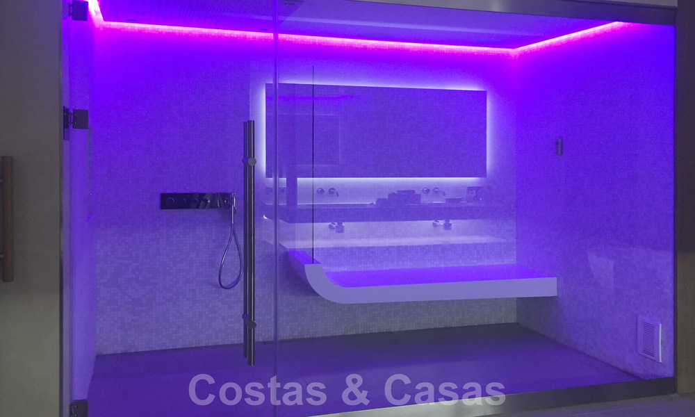 Adembenemende, ultramoderne, luxevilla te koop met panoramisch zeezicht in Nueva Andalucia, Marbella, op wandelafstand van Puerto Banus 39237