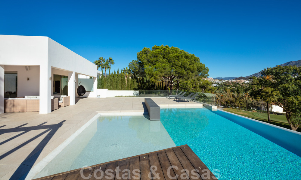 Eigentijdse, luxevilla te koop, eerstelijns Las Brisas golf met prachtig uitzicht in Nueva Andalucia, Marbella 39246