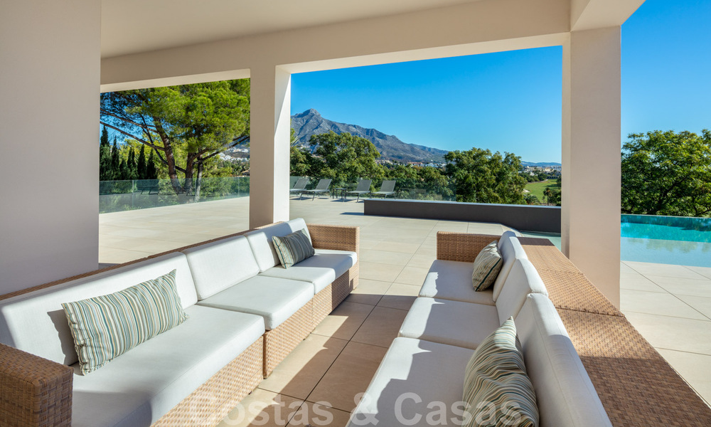 Eigentijdse, luxevilla te koop, eerstelijns Las Brisas golf met prachtig uitzicht in Nueva Andalucia, Marbella 39247