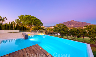 Eigentijdse, luxevilla te koop, eerstelijns Las Brisas golf met prachtig uitzicht in Nueva Andalucia, Marbella 39270 