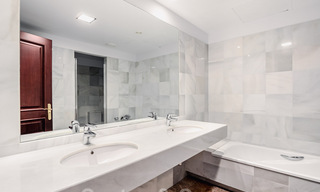 Luxevilla in sfeervolle, Mediterrane bouwstijl te koop met zeezicht in een vijfsterren golfresort in Benahavis - Marbella 39274 