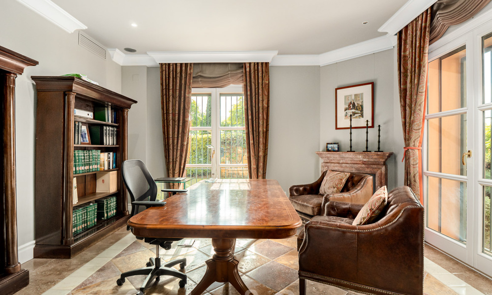 Luxevilla in sfeervolle, Mediterrane bouwstijl te koop met zeezicht in een vijfsterren golfresort in Benahavis - Marbella 39281