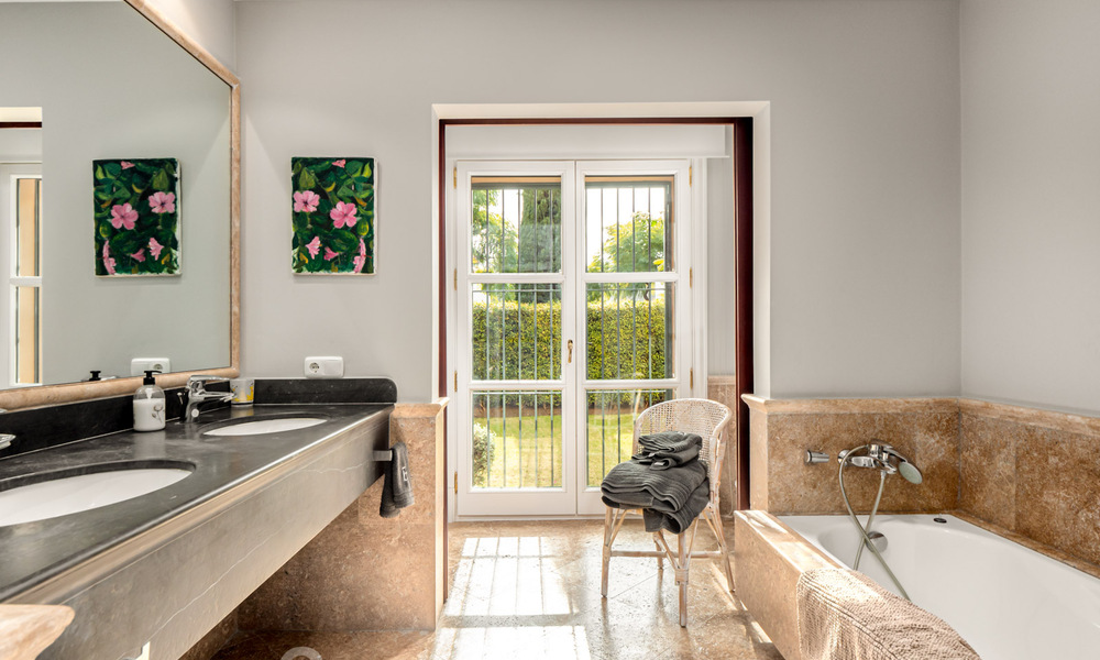 Luxevilla in sfeervolle, Mediterrane bouwstijl te koop met zeezicht in een vijfsterren golfresort in Benahavis - Marbella 39283