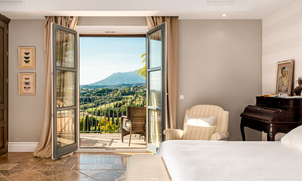 Luxevilla in sfeervolle, Mediterrane bouwstijl te koop met zeezicht in een vijfsterren golfresort in Benahavis - Marbella 39286