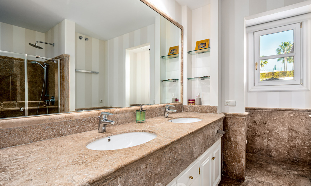 Luxevilla in sfeervolle, Mediterrane bouwstijl te koop met zeezicht in een vijfsterren golfresort in Benahavis - Marbella 39288