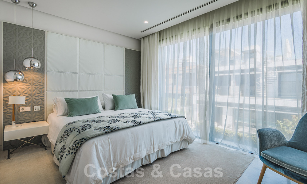 Instapklare, modernistische luxevilla te koop, nabij het strand en Puerto Banus, op de Golden Mile in Marbella 39356