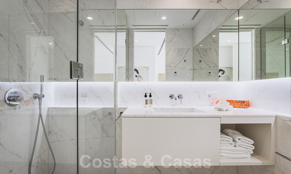 Instapklare, modernistische luxevilla te koop, nabij het strand en Puerto Banus, op de Golden Mile in Marbella 39362