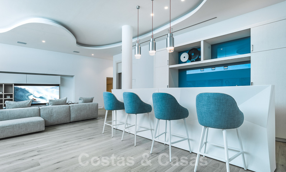 Instapklare, modernistische luxevilla te koop, nabij het strand en Puerto Banus, op de Golden Mile in Marbella 39377