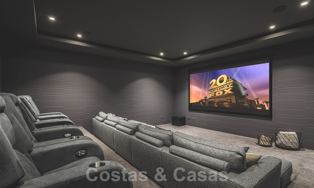 Instapklare, modernistische luxevilla te koop, nabij het strand en Puerto Banus, op de Golden Mile in Marbella 39378