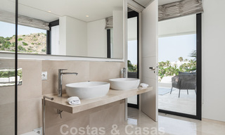 Moderne luxevilla te koop in een afgesloten woonwijk in Nueva Andalucia, Marbella 39381 