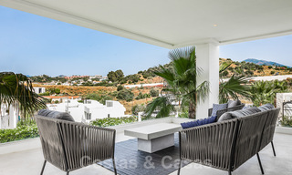 Moderne luxevilla te koop in een afgesloten woonwijk in Nueva Andalucia, Marbella 39384 