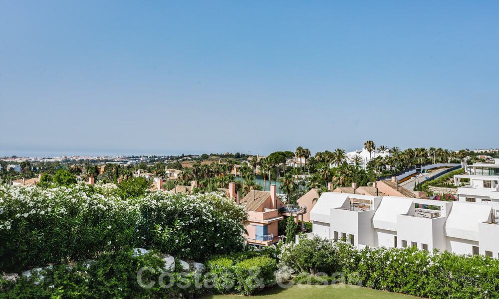 Moderne luxevilla te koop in een afgesloten woonwijk in Nueva Andalucia, Marbella 39386