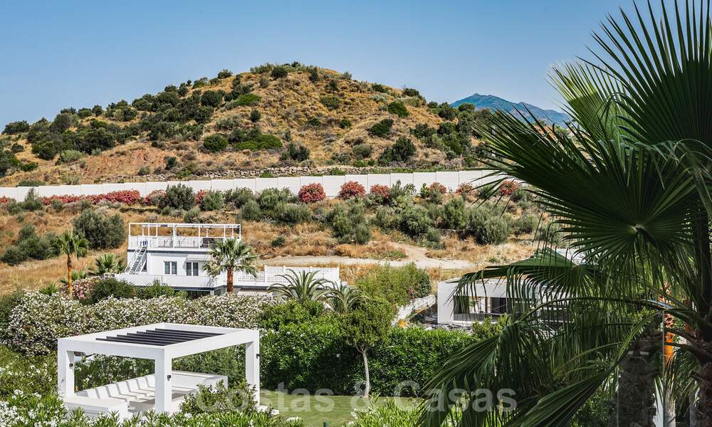 Moderne luxevilla te koop in een afgesloten woonwijk in Nueva Andalucia, Marbella 39387