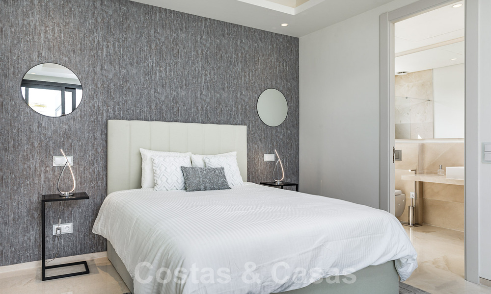 Moderne luxevilla te koop in een afgesloten woonwijk in Nueva Andalucia, Marbella 39388