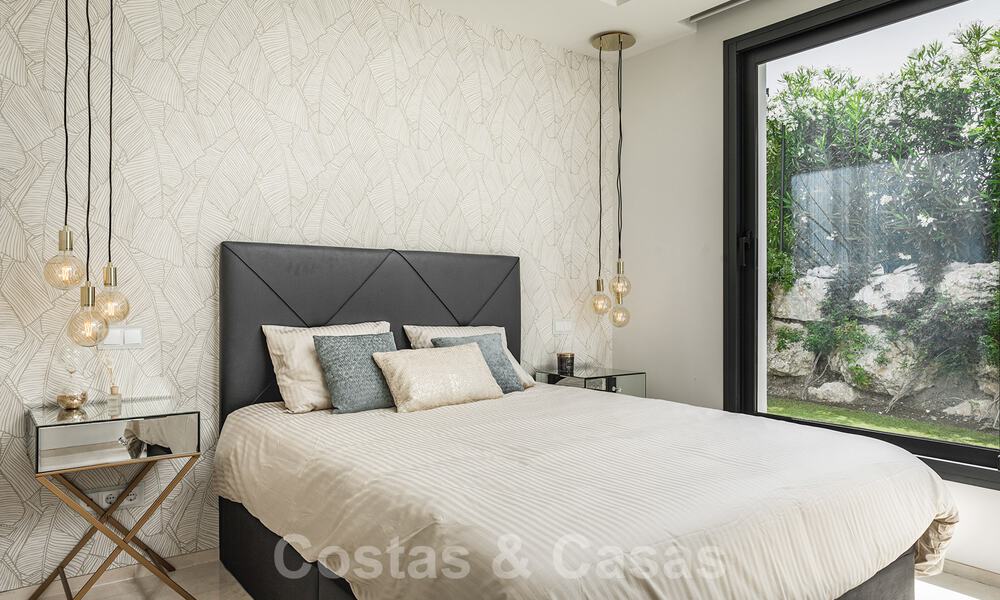 Moderne luxevilla te koop in een afgesloten woonwijk in Nueva Andalucia, Marbella 39398