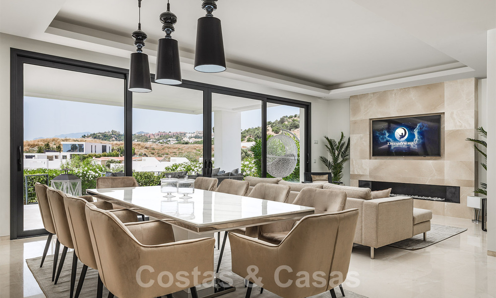 Moderne luxevilla te koop in een afgesloten woonwijk in Nueva Andalucia, Marbella 39404
