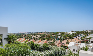 Moderne luxevilla te koop in een afgesloten woonwijk in Nueva Andalucia, Marbella 39407 