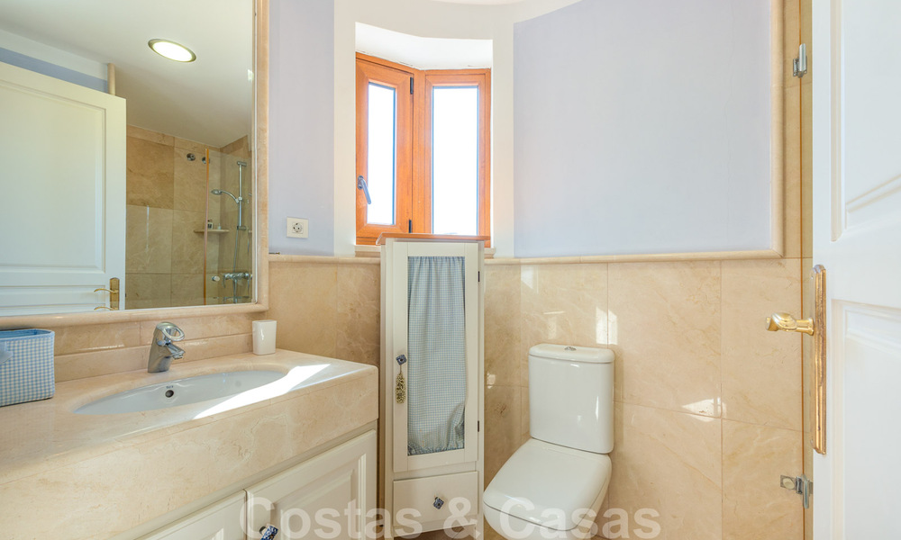 Spaanse villa koop in beachside urbanisatie op de Golden Mile in Marbella 39427