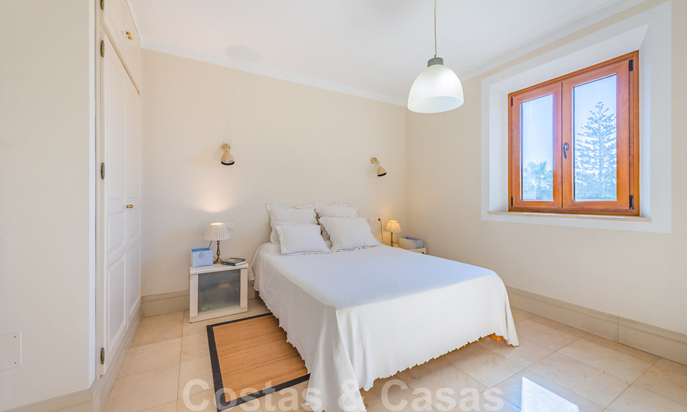 Spaanse villa koop in beachside urbanisatie op de Golden Mile in Marbella 39428