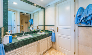 Spaanse villa koop in beachside urbanisatie op de Golden Mile in Marbella 39442 