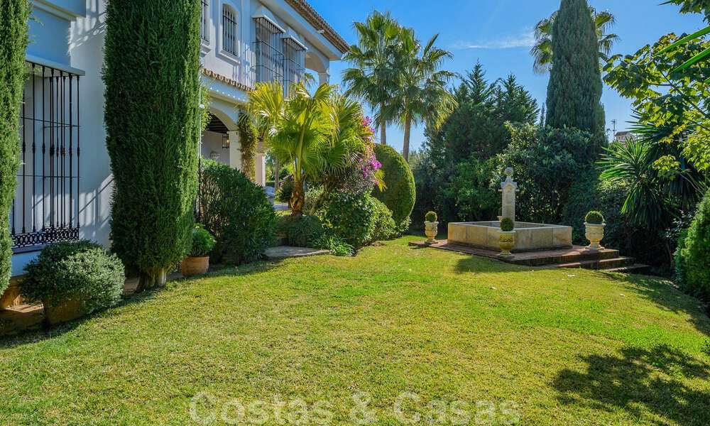 Spaanse stijl luxevilla te koop in de gegeerde strandwijk Bahia de Marbella 39463