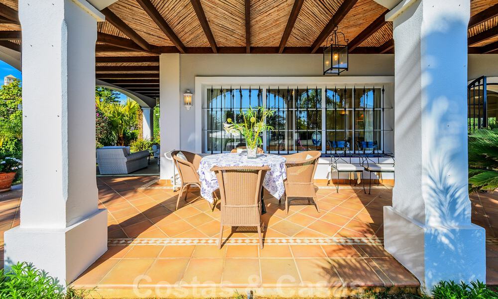 Spaanse stijl luxevilla te koop in de gegeerde strandwijk Bahia de Marbella 39464