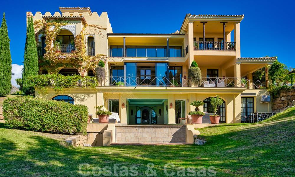 Sprookjesachtig villa in Alahambra stijl te koop in het exclusieve Marbella Club Golf Resort in Benahavis aan de Costa del Sol 39545