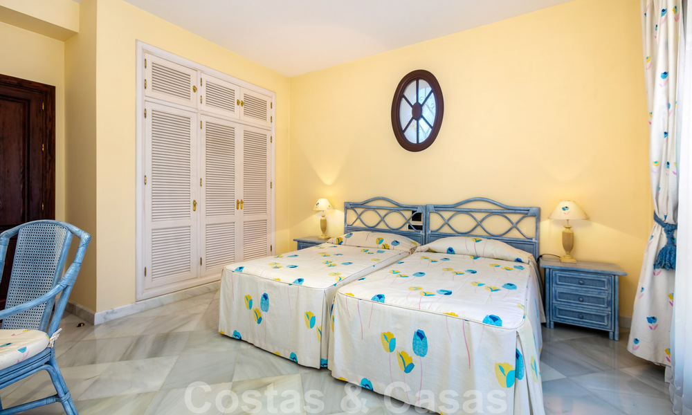 Luxevilla in Mediterrane stijl te koop op wandelafstand van het strand, de golfbaan en voorzieningen in het prestigieuze Guadalmina Baja te Marbella 39548