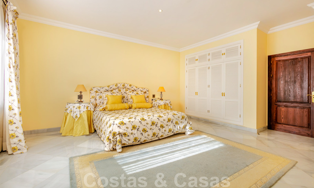 Luxevilla in Mediterrane stijl te koop op wandelafstand van het strand, de golfbaan en voorzieningen in het prestigieuze Guadalmina Baja te Marbella 39551