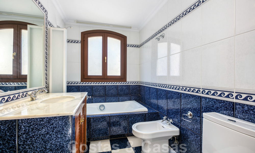 Luxevilla in Mediterrane stijl te koop op wandelafstand van het strand, de golfbaan en voorzieningen in het prestigieuze Guadalmina Baja te Marbella 39555