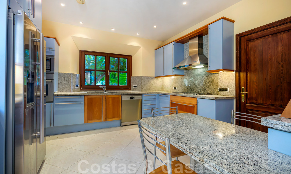 Luxevilla in Mediterrane stijl te koop op wandelafstand van het strand, de golfbaan en voorzieningen in het prestigieuze Guadalmina Baja te Marbella 39569