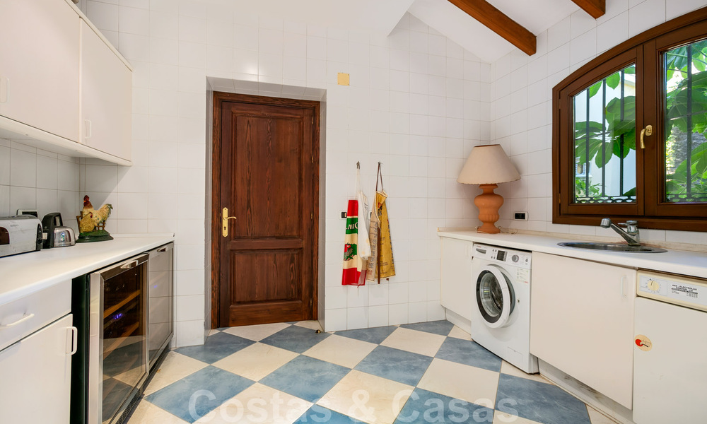 Luxevilla in Mediterrane stijl te koop op wandelafstand van het strand, de golfbaan en voorzieningen in het prestigieuze Guadalmina Baja te Marbella 39571