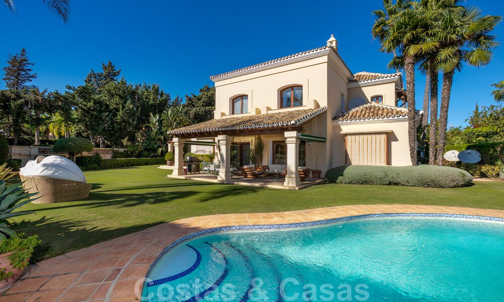 Luxevilla in Mediterrane stijl te koop op wandelafstand van het strand, de golfbaan en voorzieningen in het prestigieuze Guadalmina Baja te Marbella 39579