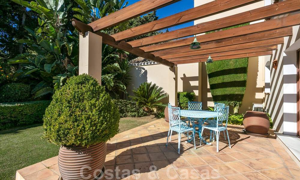 Luxevilla in Mediterrane stijl te koop op wandelafstand van het strand, de golfbaan en voorzieningen in het prestigieuze Guadalmina Baja te Marbella 39582