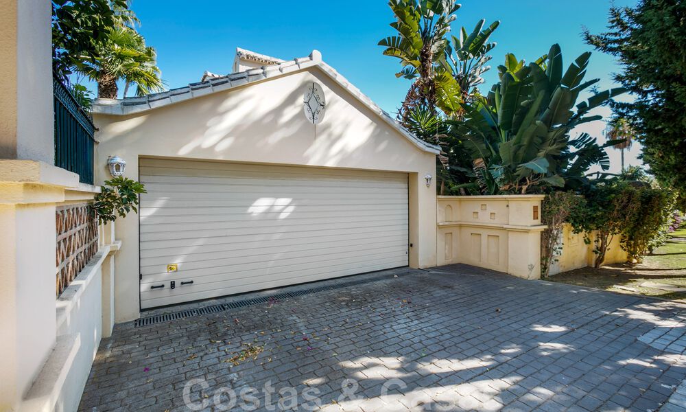 Luxevilla in Mediterrane stijl te koop op wandelafstand van het strand, de golfbaan en voorzieningen in het prestigieuze Guadalmina Baja te Marbella 39585