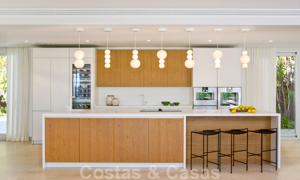 Gerenoveerde, riante luxevilla te koop in een Mediterrane stijl met een eigentijds design in Nueva Andalucia, Marbella 39596