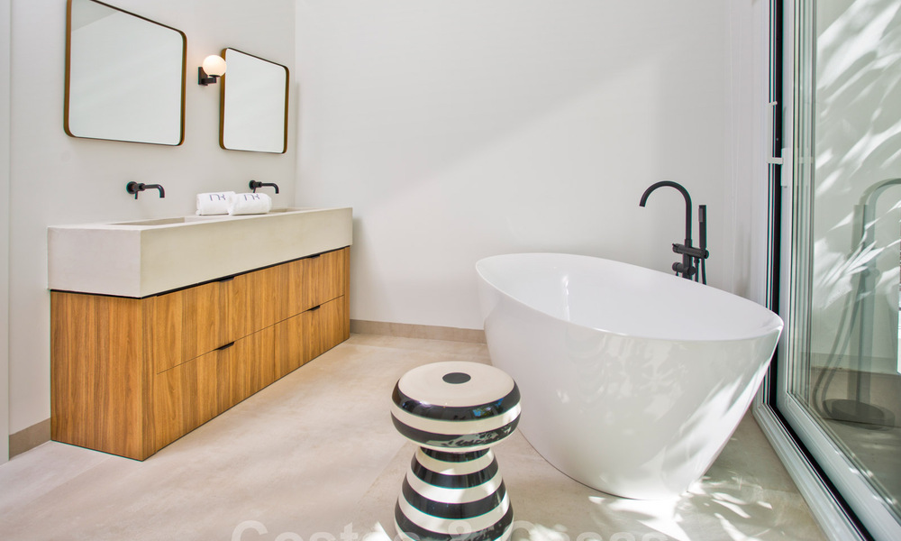 Gerenoveerde, riante luxevilla te koop in een Mediterrane stijl met een eigentijds design in Nueva Andalucia, Marbella 39603