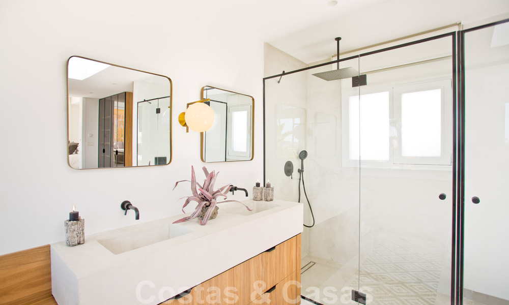 Gerenoveerde, riante luxevilla te koop in een Mediterrane stijl met een eigentijds design in Nueva Andalucia, Marbella 39612