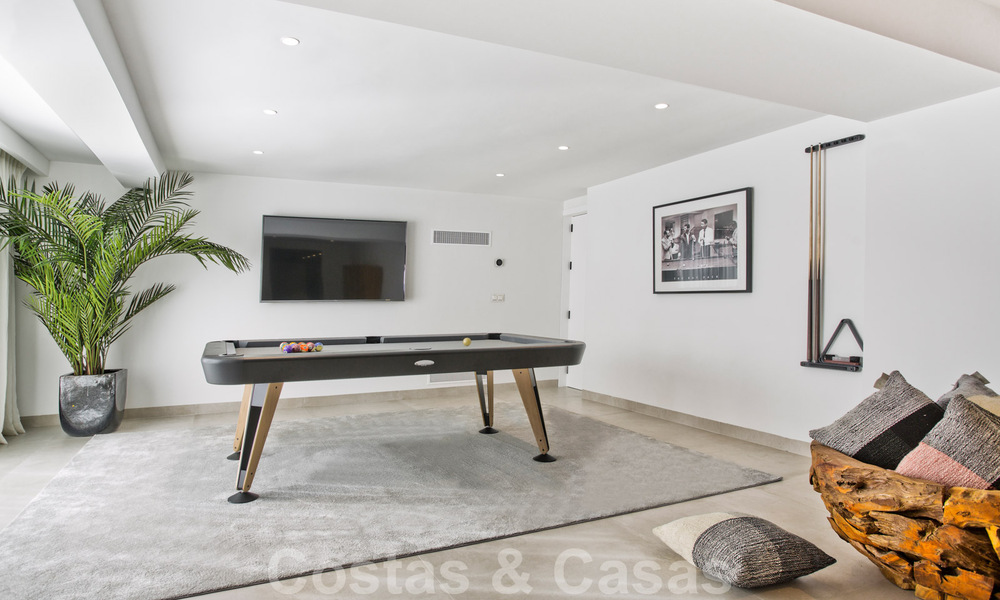 Gerenoveerde, riante luxevilla te koop in een Mediterrane stijl met een eigentijds design in Nueva Andalucia, Marbella 39618