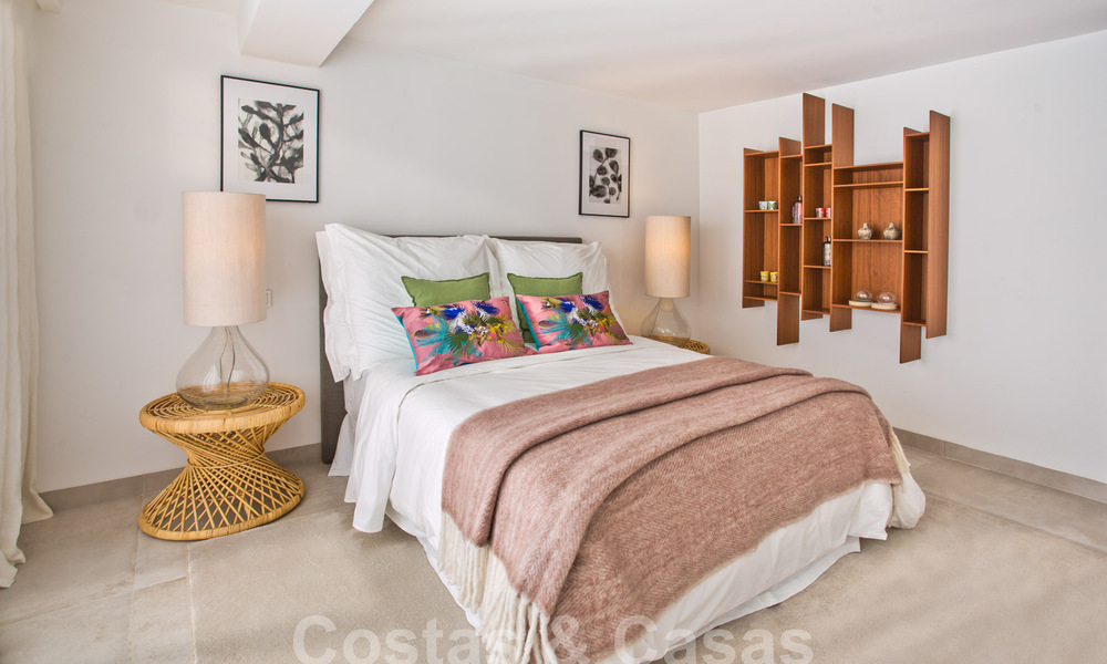 Gerenoveerde, riante luxevilla te koop in een Mediterrane stijl met een eigentijds design in Nueva Andalucia, Marbella 39620