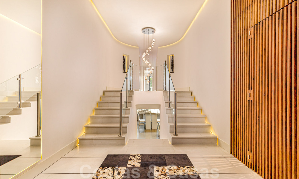 Eigentijds gerenoveerd, eerstelijns strand appartement te koop in Gray D’Albion in Puerto Banus, Marbella 39759