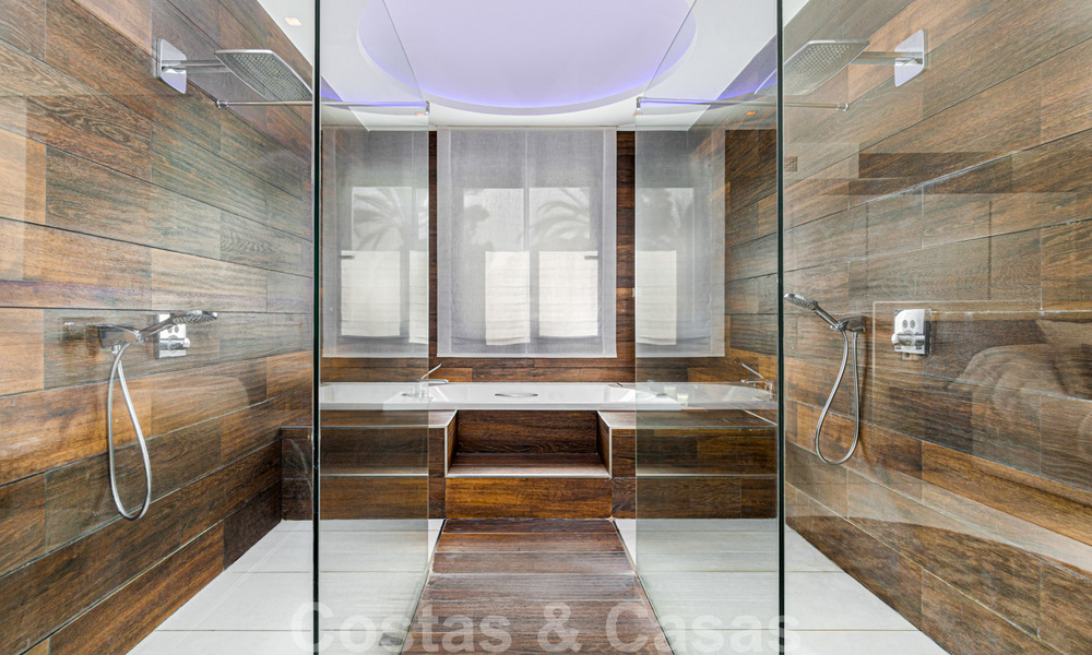 Eigentijds gerenoveerd, eerstelijns strand appartement te koop in Gray D’Albion in Puerto Banus, Marbella 39766