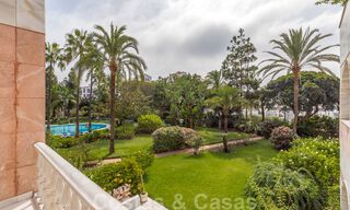 Eigentijds gerenoveerd, eerstelijns strand appartement te koop in Gray D’Albion in Puerto Banus, Marbella 39768 