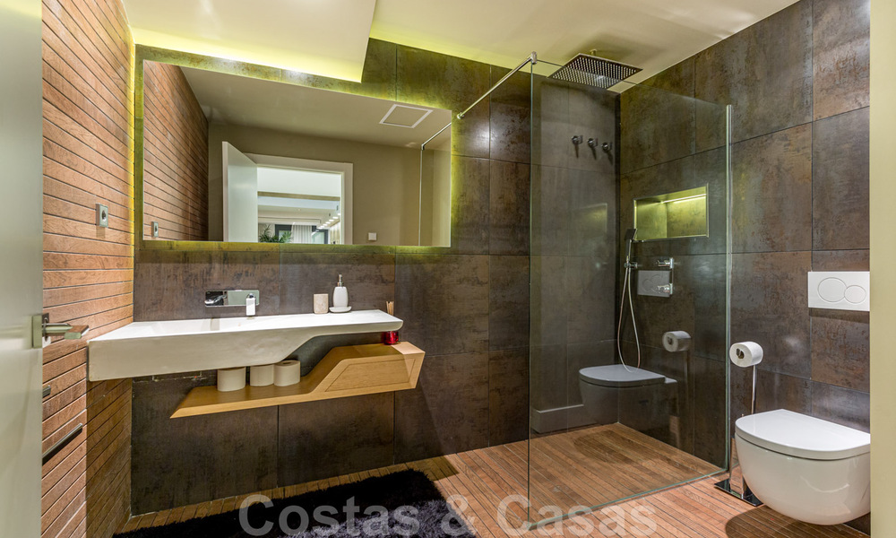 Eigentijds gerenoveerd, eerstelijns strand appartement te koop in Gray D’Albion in Puerto Banus, Marbella 39778