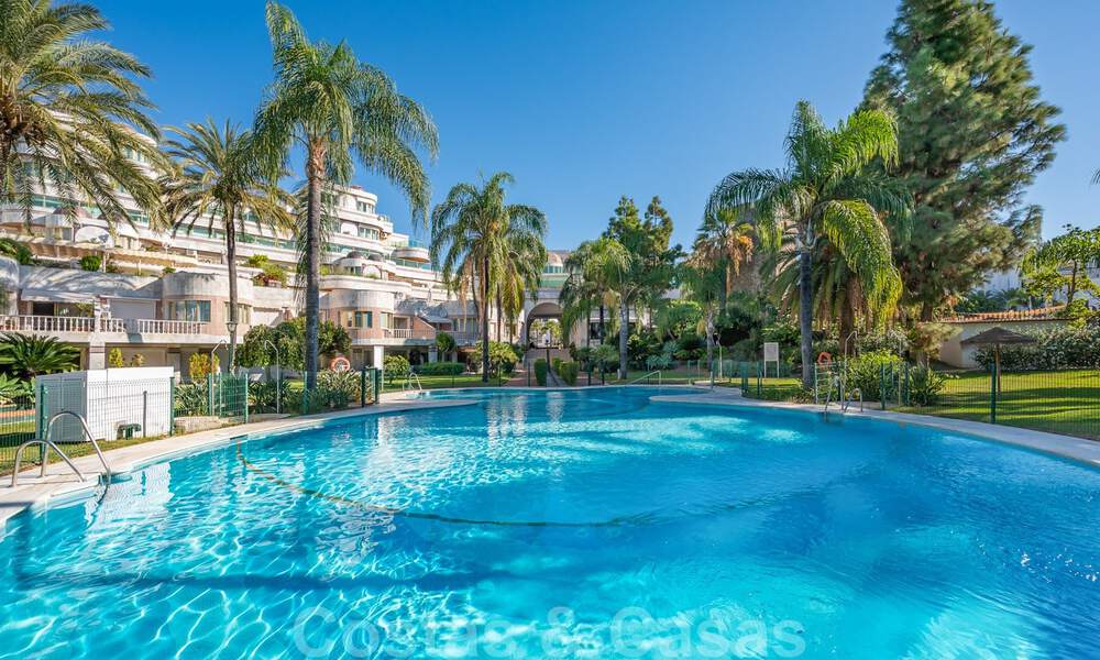 Eigentijds gerenoveerd, eerstelijns strand appartement te koop in Gray D’Albion in Puerto Banus, Marbella 39783