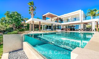 Moderne, architecturale villa met panoramisch zeezicht te koop in een vijfsterren golfresort in Marbella - Benahavis 791725 