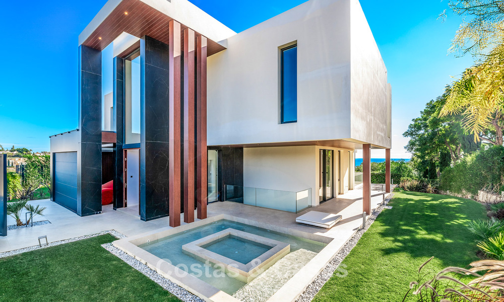 Moderne, architecturale villa met panoramisch zeezicht te koop in een vijfsterren golfresort in Marbella - Benahavis 791728