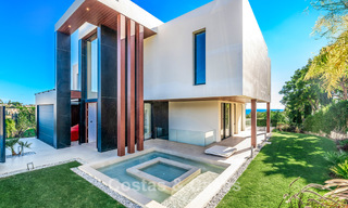 Moderne, architecturale villa met panoramisch zeezicht te koop in een vijfsterren golfresort in Marbella - Benahavis 791728 