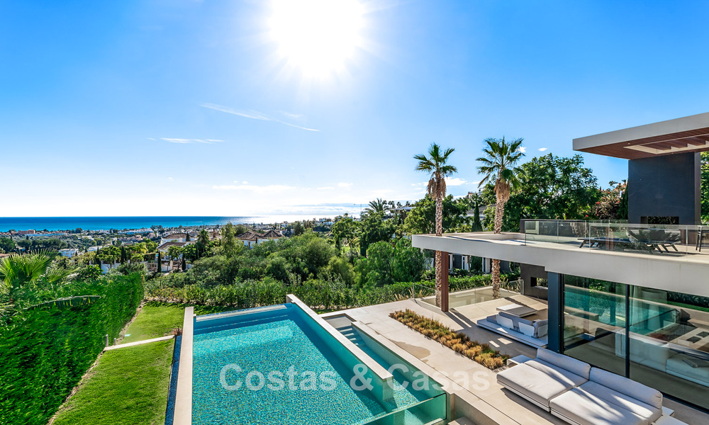 Moderne, architecturale villa met panoramisch zeezicht te koop in een vijfsterren golfresort in Marbella - Benahavis 791730